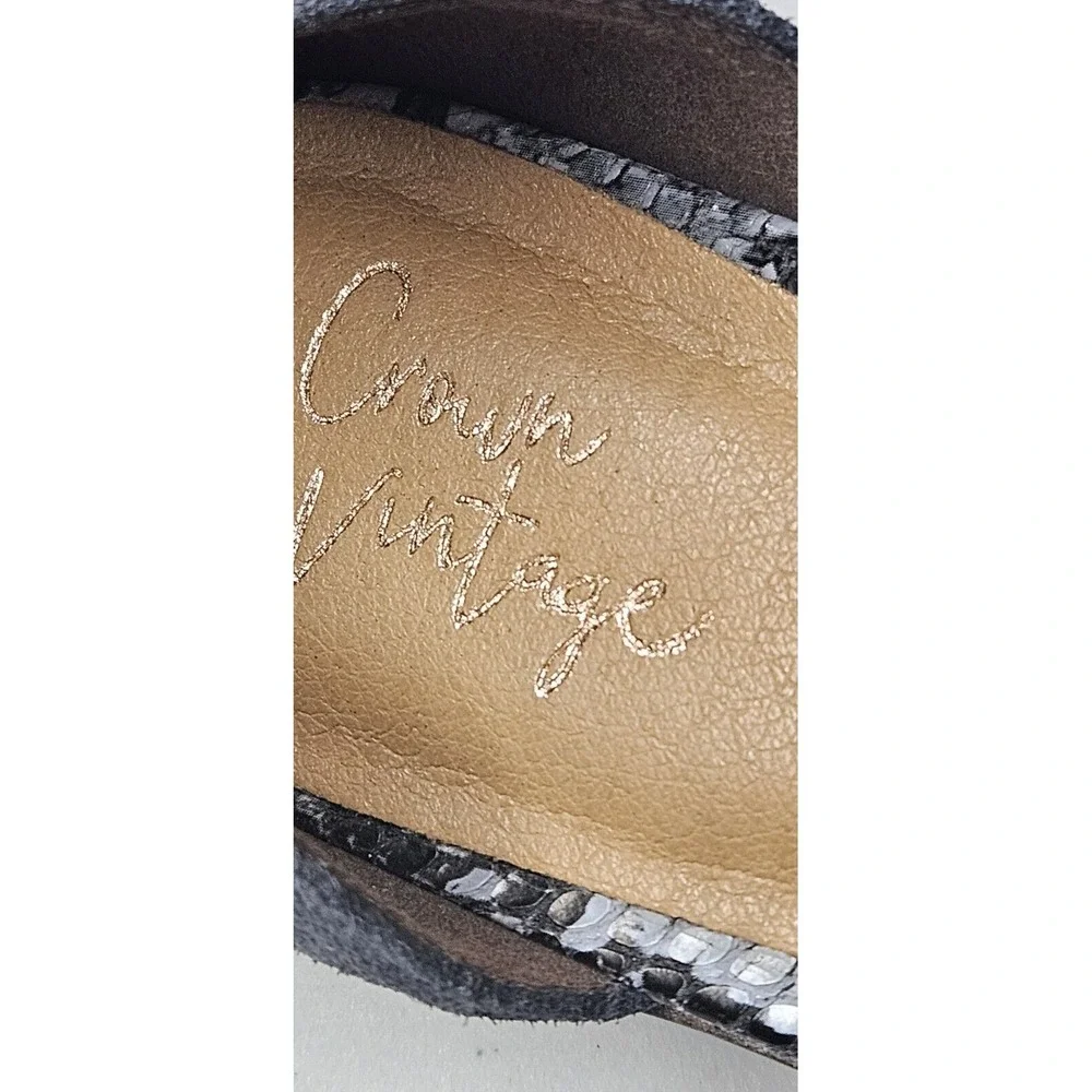 Crown Vintage suede upper